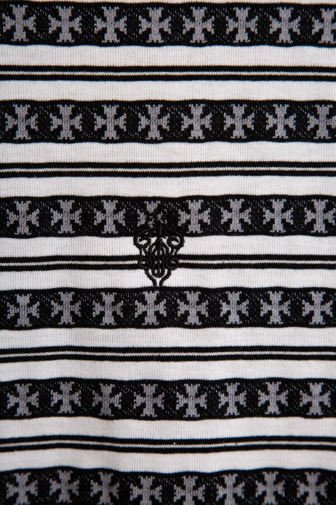 26225 #Black White